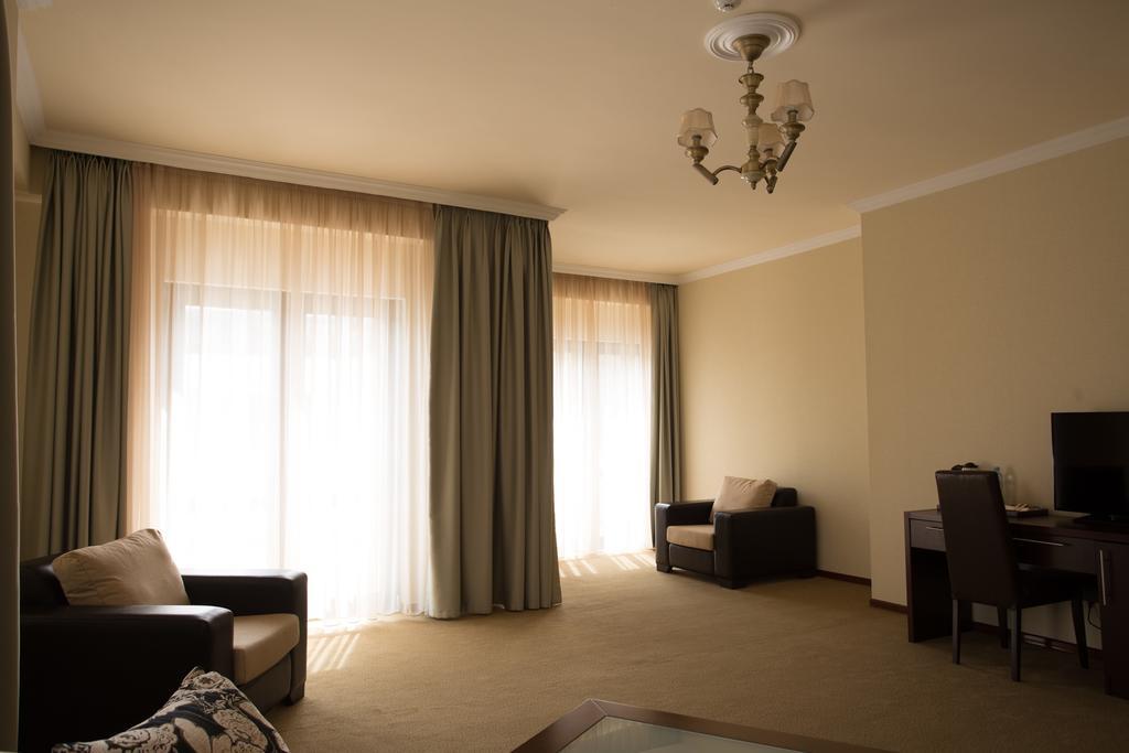 โรงแรมแอสทอเรีย ทบิลิซี Tbilisi ภายนอก รูปภาพ